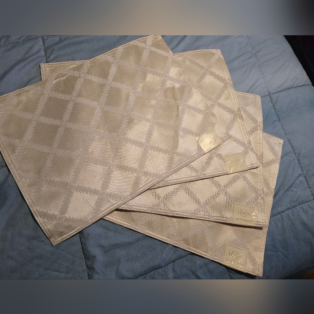 Set Of 4 Cream Patterned Elegant Lenox Laurel Leaf Placemats & Matching Napkins - Picture 11 of 16